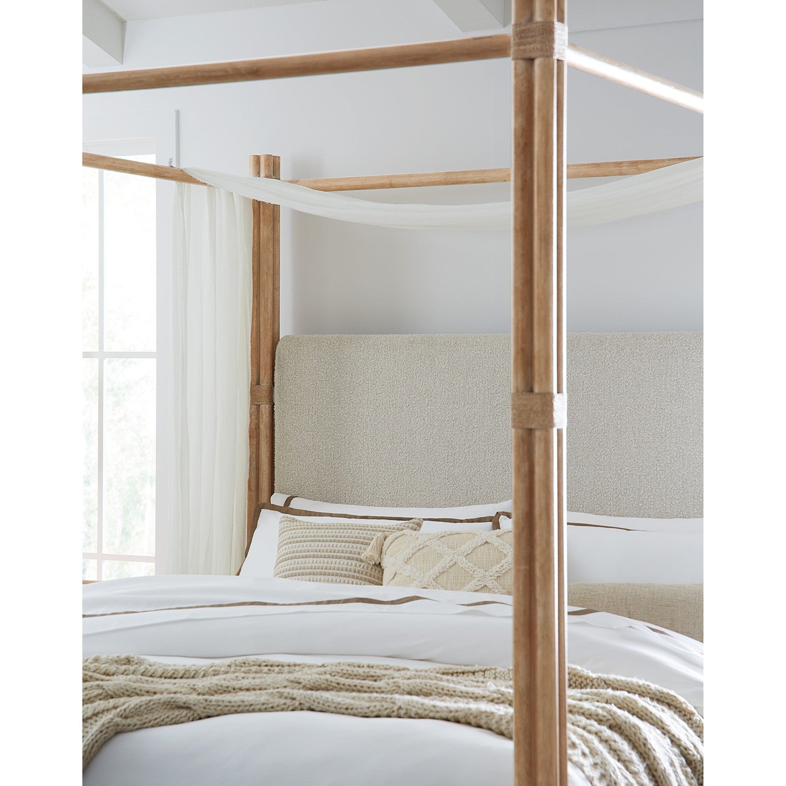 Hooker Furniture Retreat Pole Rattan Upholstered Poster Bed w/Canopy