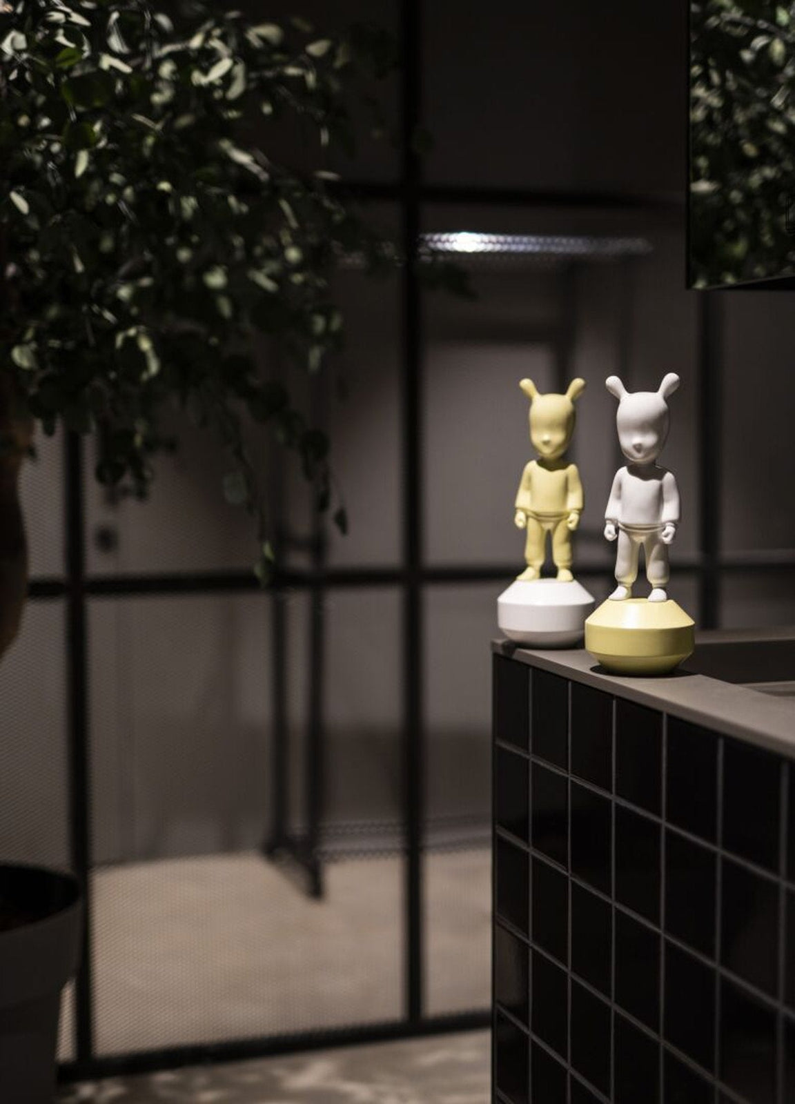 Lladro The Guest Figurine