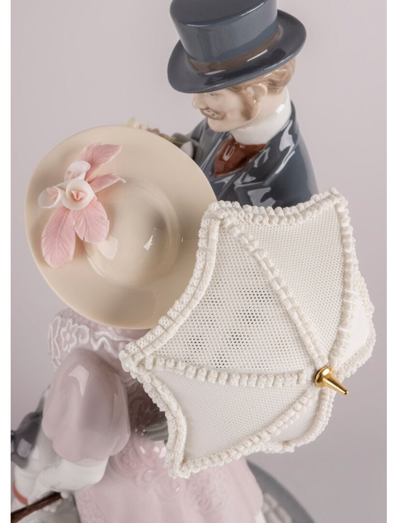 Lladro A Romantic Stroll