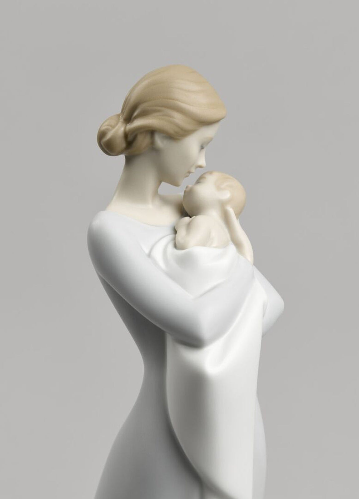 Lladro A Mother's Embrace Figurine