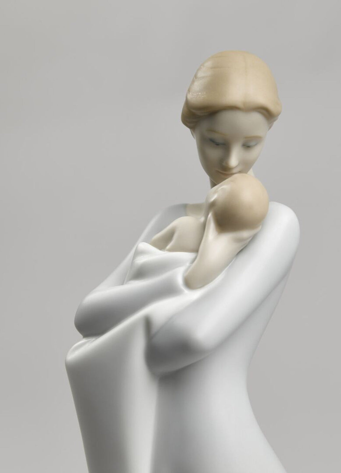 Lladro A Mother's Embrace Figurine