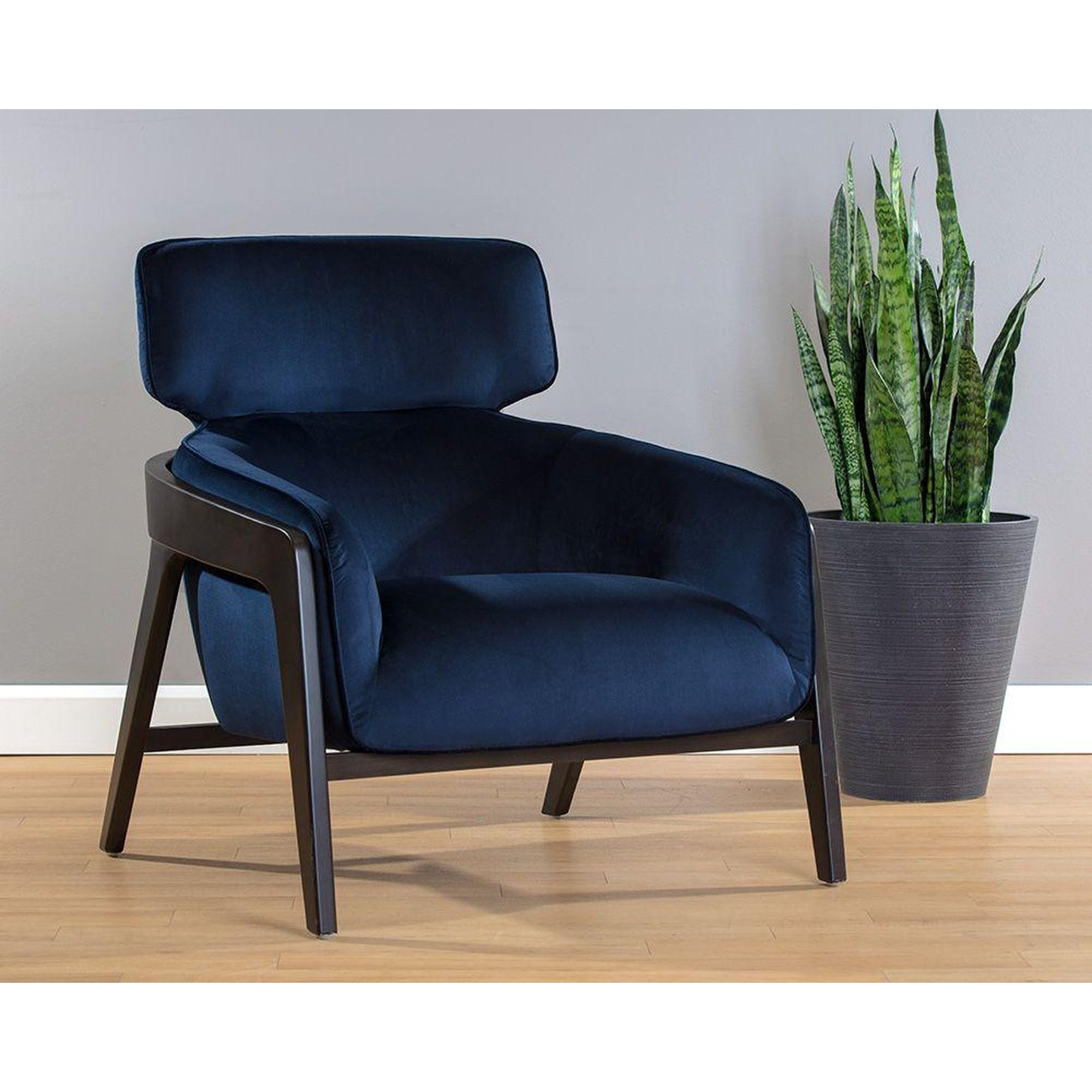 Sunpan Maximus Armchair