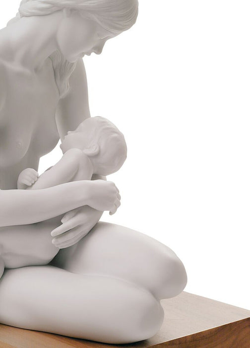  LLADRO Mother Figure A Mother's Embrace in Matte Satin