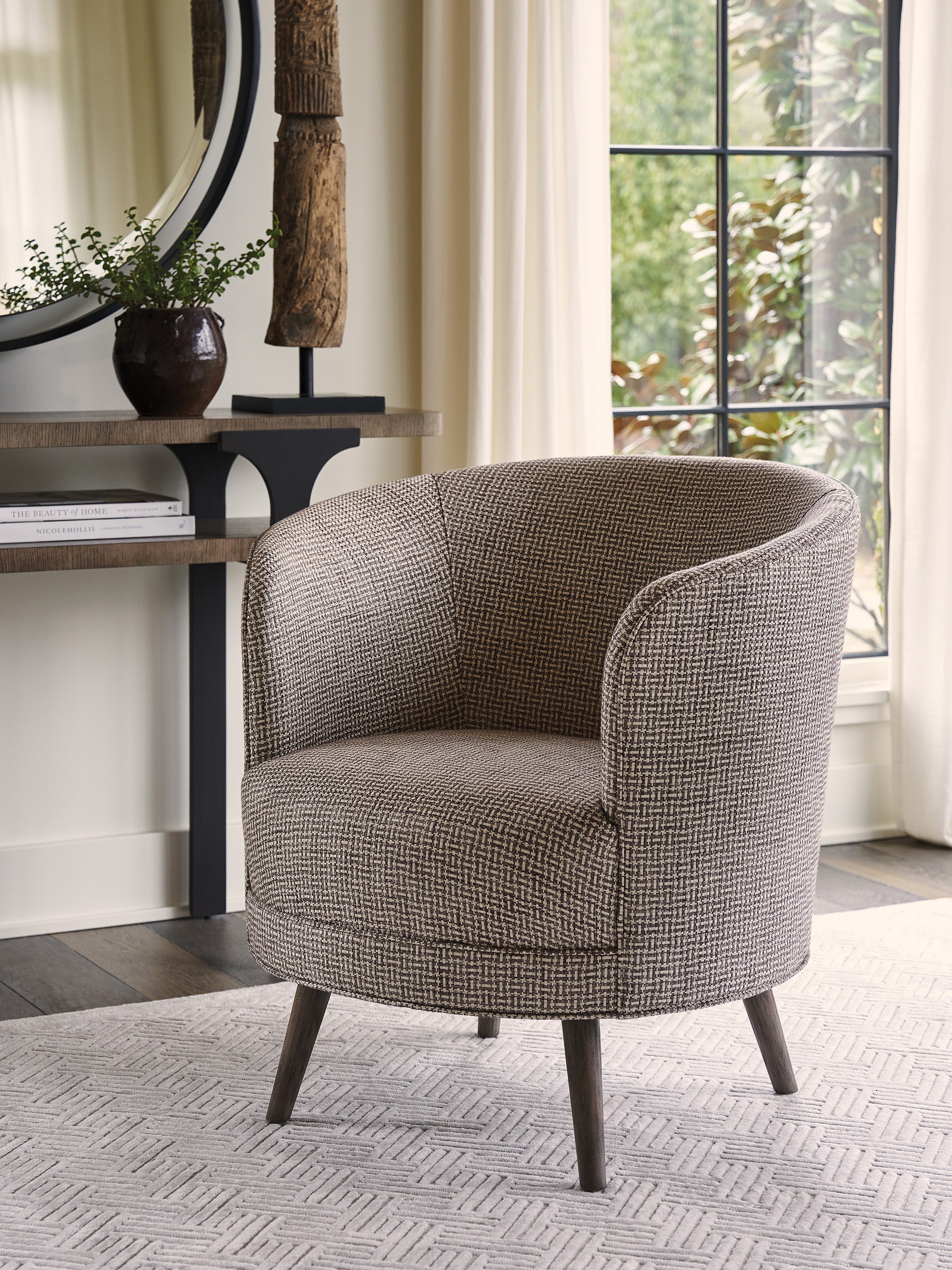 Lexington Zanzibar Torrington Swivel Chair