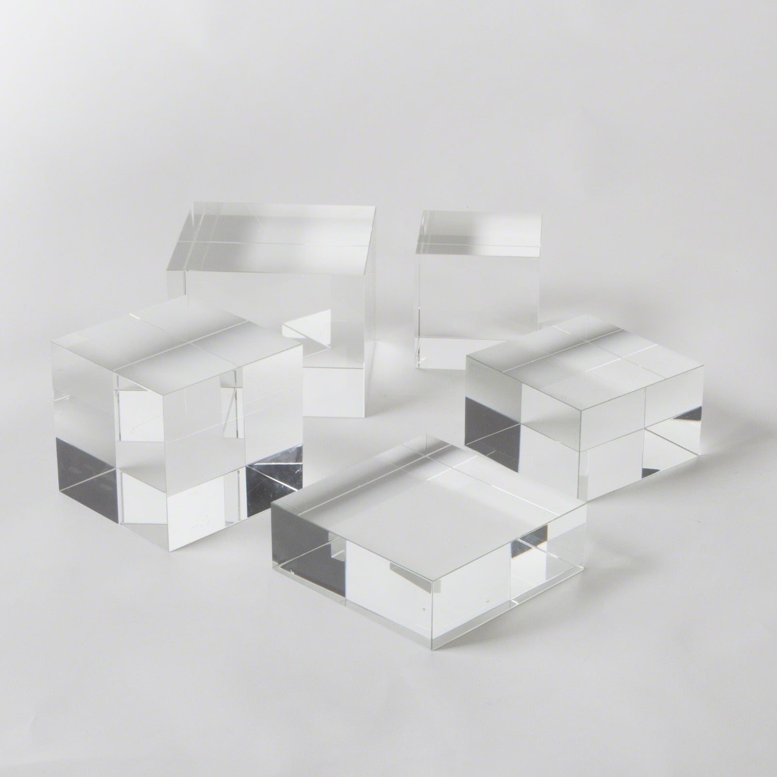 Global Views Crystal Cube Riser