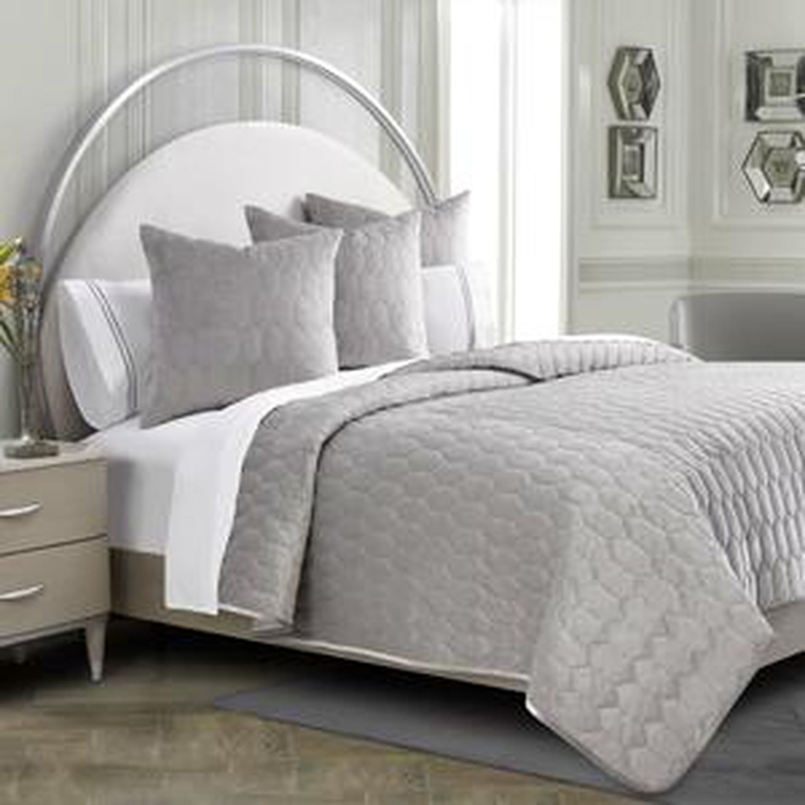 Michael Amini Affluent Quilt Set Dove