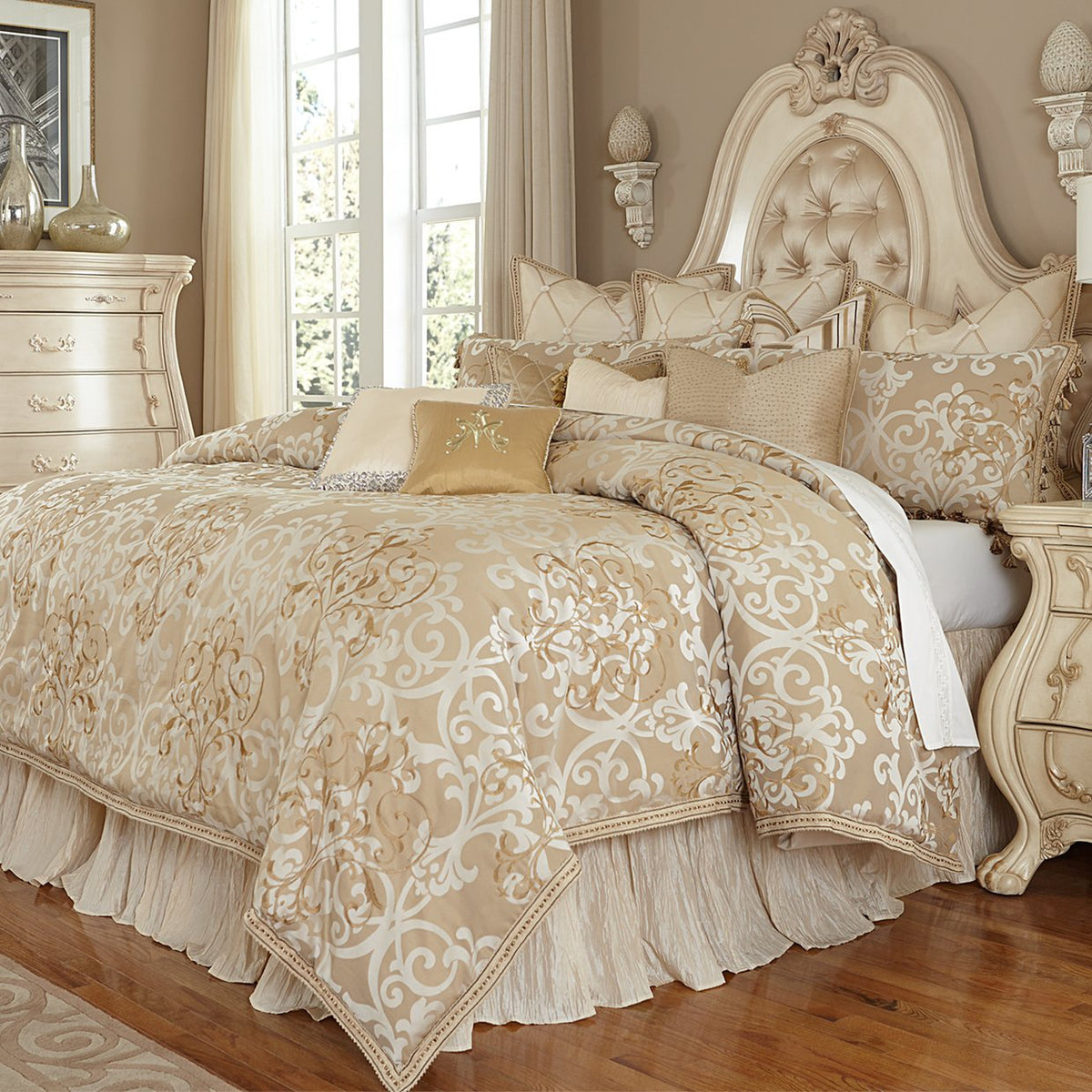 Michael Amini Luxembourg Comforter Set Creme — Grayson Living