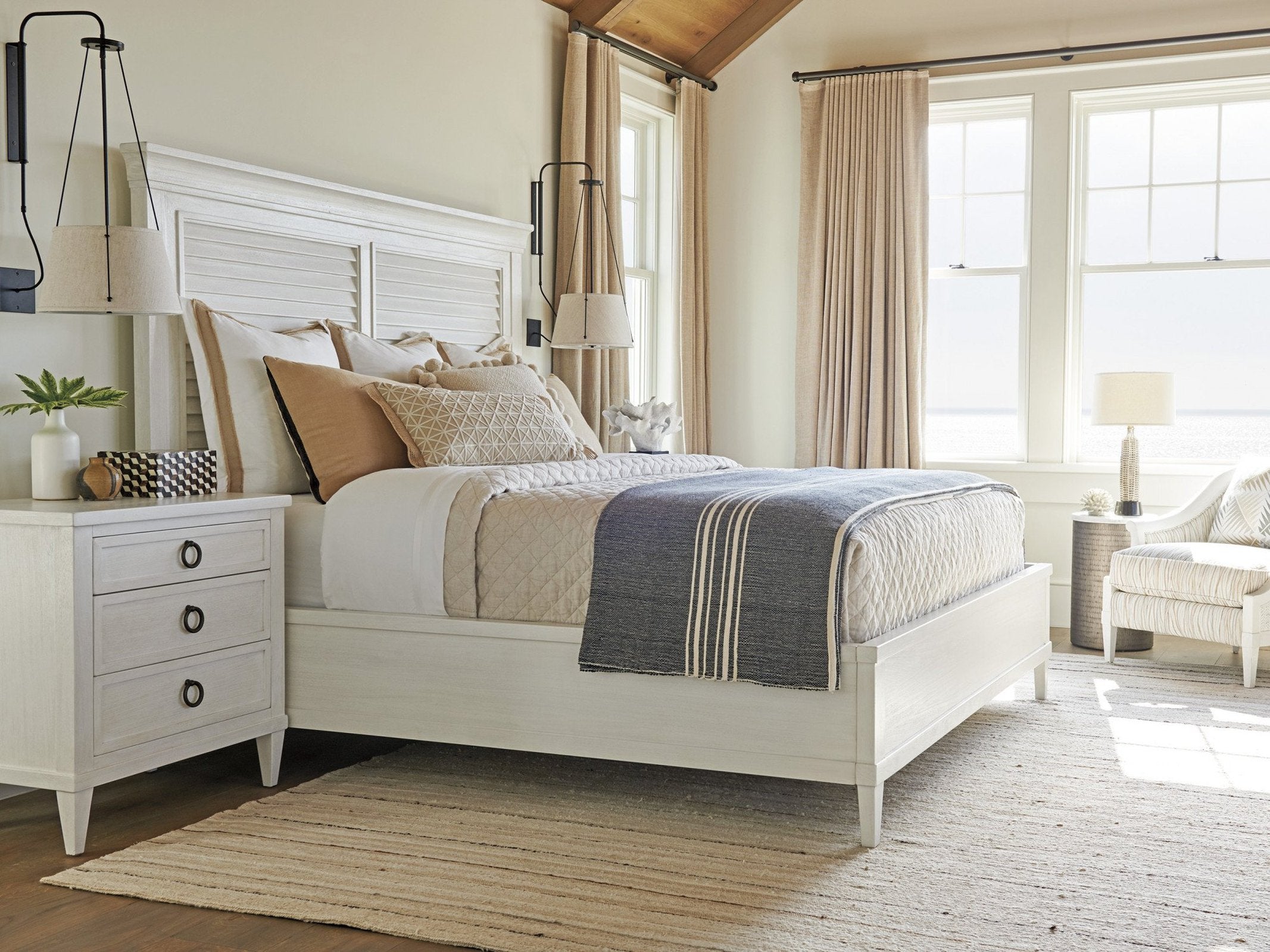 Tommy Bahama Home Ocean Breeze Royal Palm Louvered Bed