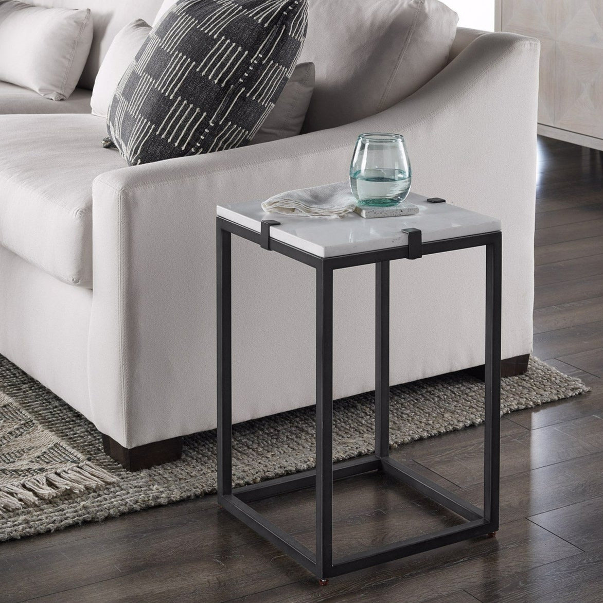 Universal Furniture Modern Farmhouse Archer Chairside
